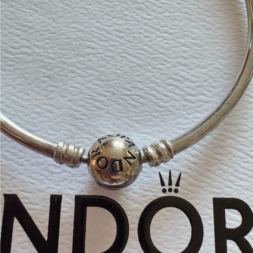 NIB Pandora Sterling Silver Bangle w/Pandora charm - Picture 2 of 7